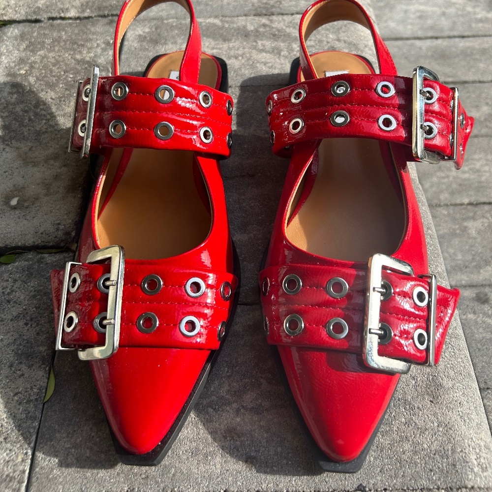 2024, WORN ONCE: STEVE MADDEN GRAYA RED PATENT FLATS